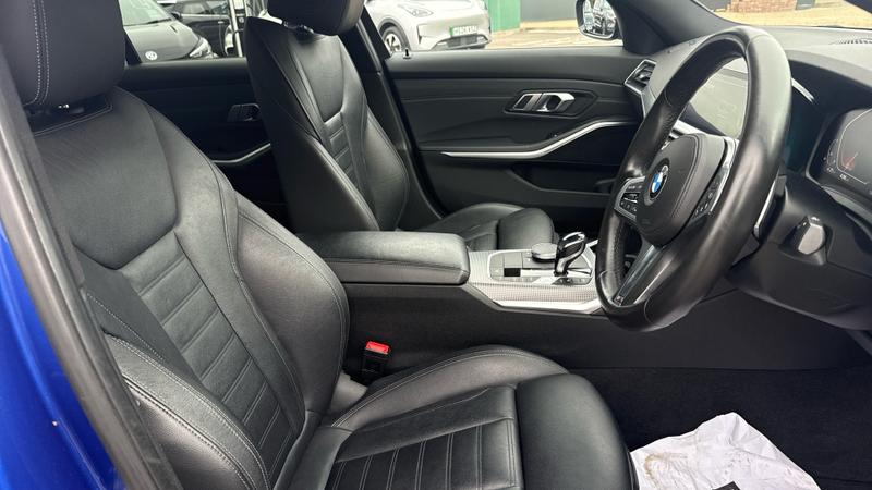BMW 3 Series Photo cohere-6cca321db349cb87878c61fa721d4568a1c06847.jpg