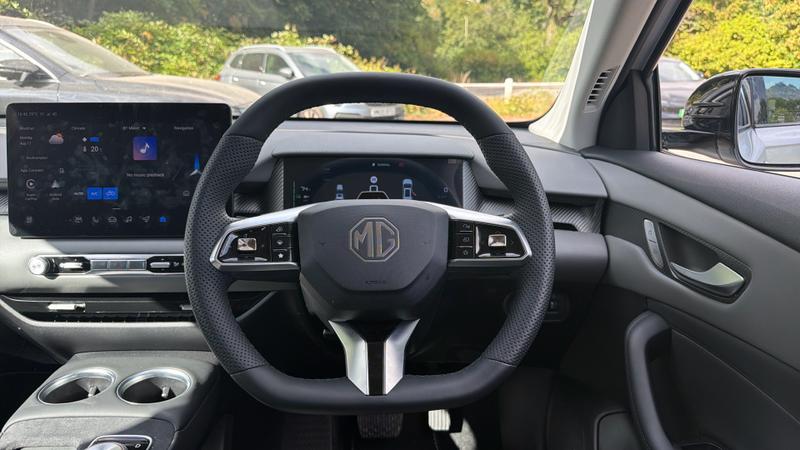 MG MGS5 Photo cohere-6d088acd3f6632f1cab064fc155a11d302b9fd2d.jpg