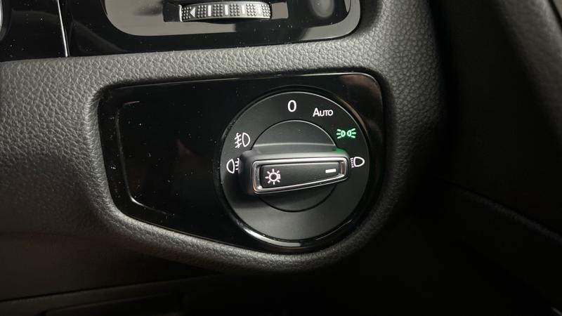 Volkswagen GOLF Photo cohere-6d8911f0d1ab3ff632bd612d556dff8d192eb636.jpg