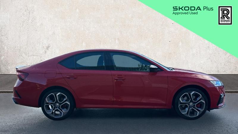 Skoda OCTAVIA Photo cohere-6ef14d54cc558d0ec7ea0fb05efa6bfa545b2b48.jpg