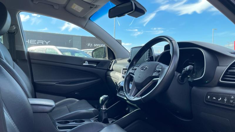 Hyundai TUCSON Photo cohere-6f25bcdb24abf4b5f4c12f1274fe0c7d25c93257.jpg
