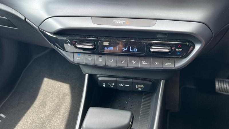 Hyundai i20 Photo cohere-714e38cbd68b106bd7fc202c03e53d9b38395d6f.jpg