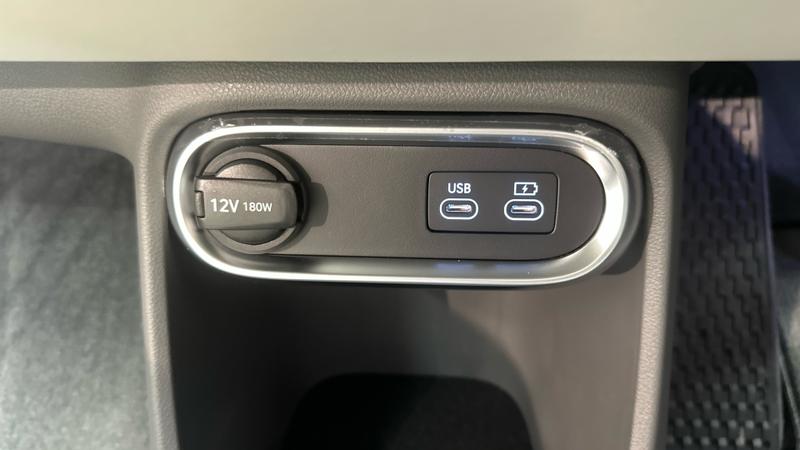 Genesis GV60 Photo cohere-730b87157244030ac80b87e21b69e8a6a34b9d6a.jpg