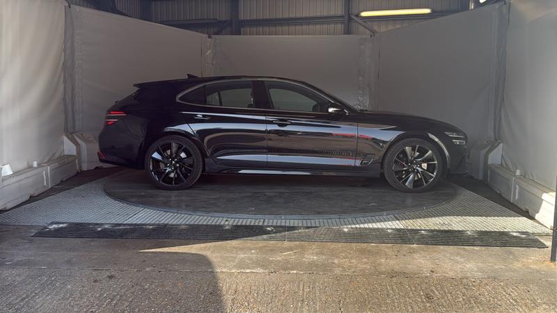 Genesis G70 Photo cohere-76fa1cd3b46b67813c1003c7dad35579e7b5f801.jpg