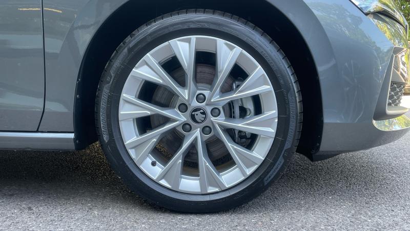 Skoda SUPERB Photo cohere-773bd541e5060b407cd028455b8dc54ef7511eff.jpg