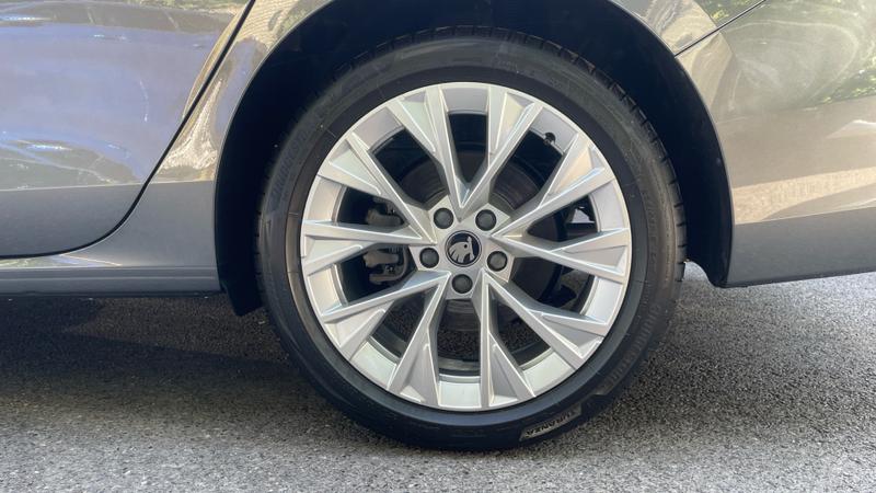 Skoda SUPERB Photo cohere-77a5a462ce6ec50795fe622455c6730a66f06f68.jpg