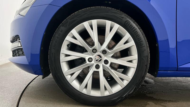 Skoda SUPERB Photo cohere-77bc45588b6f8b8649983b3b78da638797f82fdc.jpg