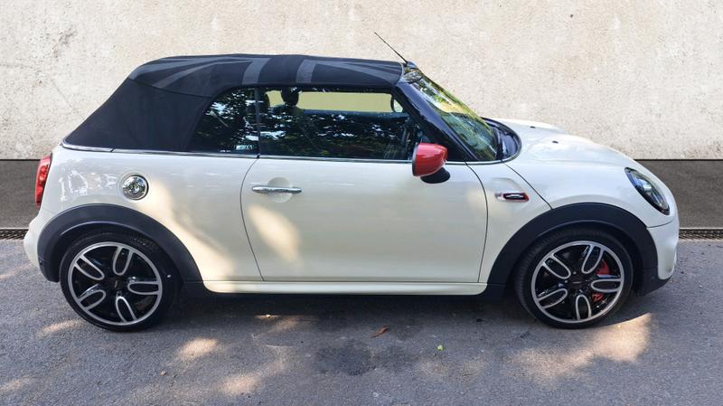 Mini Convertible Photo cohere-7a2a2c981e88c4140a13bcc9dc1026141bf439f6.jpg