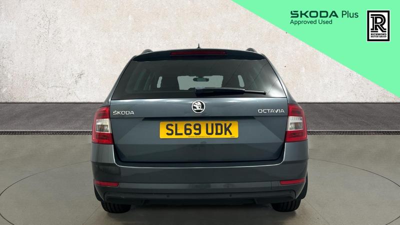 Skoda OCTAVIA Photo cohere-7b19e169f98c797d237f7f96a7f76538ebd6b524.jpg