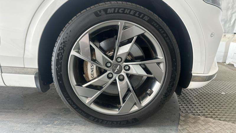Genesis GV70 Photo cohere-7c343758816cac3e82116575d0478cb91c85e084.jpg