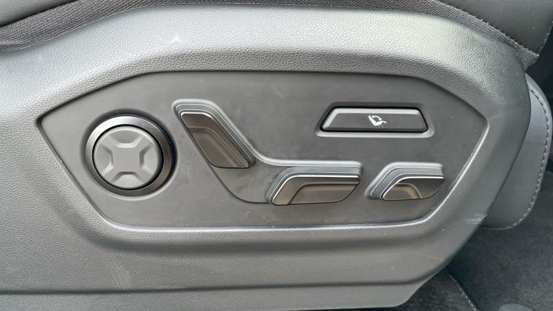 Hyundai Santa Fe Photo cohere-7dad055b0e52bb2f09943a83c1993458a8b2f93e.jpg