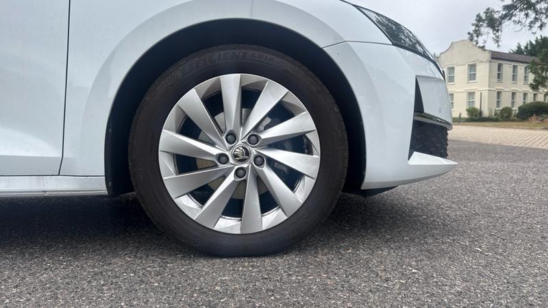 Skoda OCTAVIA Photo cohere-7fba5da61abcf9a89f97b4735b405e3baa00335e.jpg
