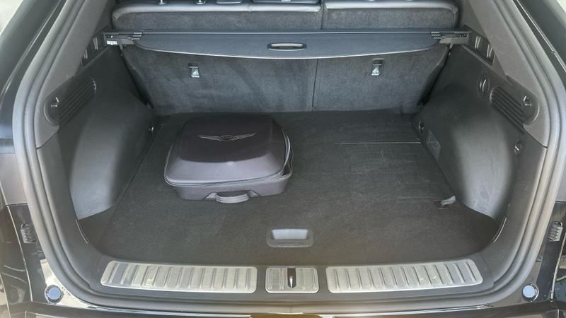 Genesis GV60 Photo cohere-801a01dd1f2029e07919dfe89ad43a9d9d4bc060.jpg