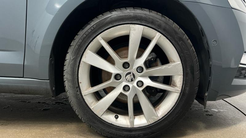 Skoda OCTAVIA Photo cohere-8165f3b890c4f9c9f088e3692bed7f01609b42c9.jpg
