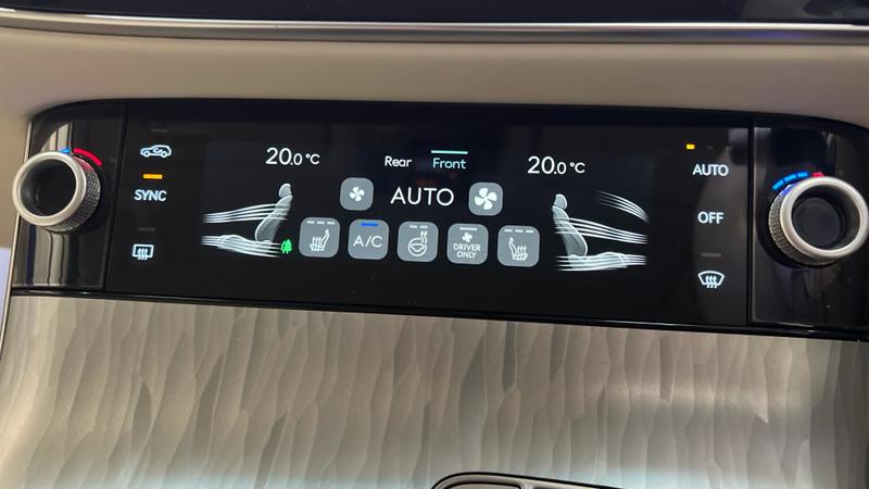 Genesis GV70 Photo cohere-81f600f99f4bbf272b32cb584abcd9de46ab9362.jpg