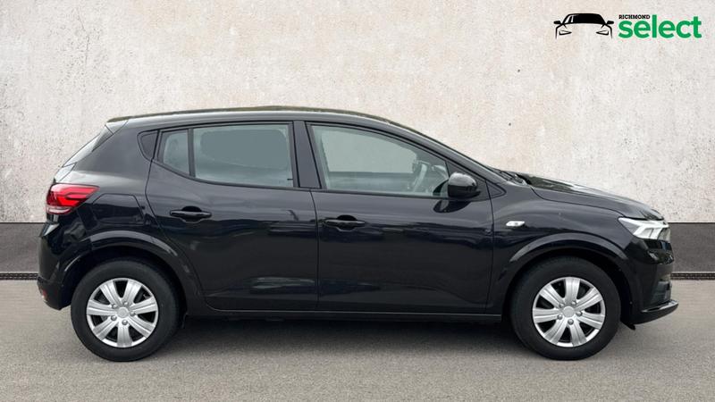 Dacia Sandero Photo cohere-83f029e9bd4b7a515999f6d675bfa99affb962e2.jpg