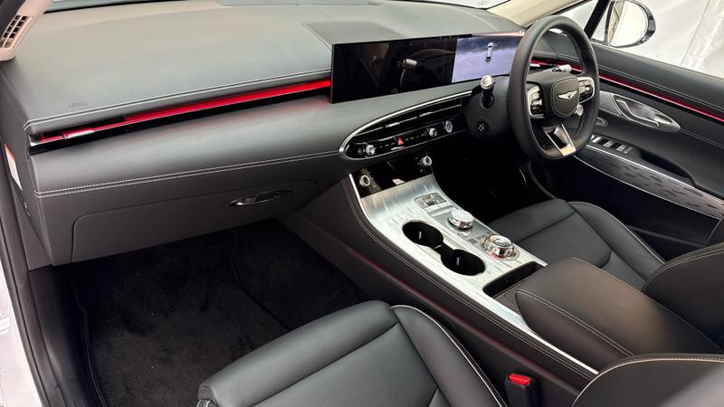 Genesis GV70 Photo cohere-8427e876701f66290f9fc3a3dec52afef4d0c38b.jpg