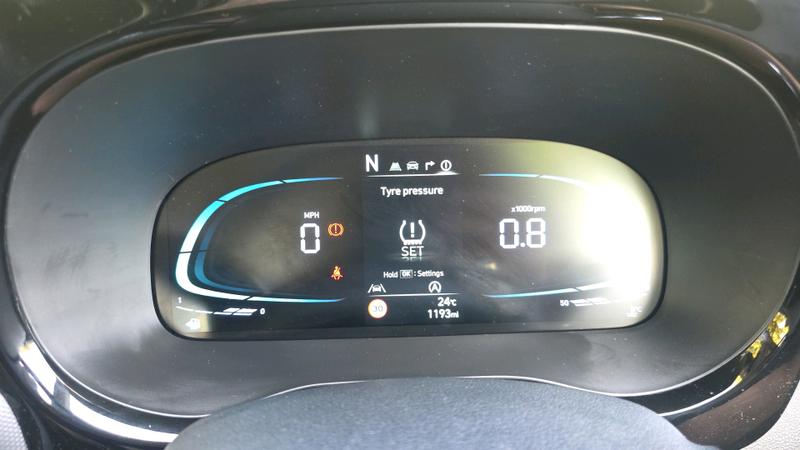 Hyundai i10 Photo cohere-854778c56b6957f60f8662194297a6b39c29d2ca.jpg