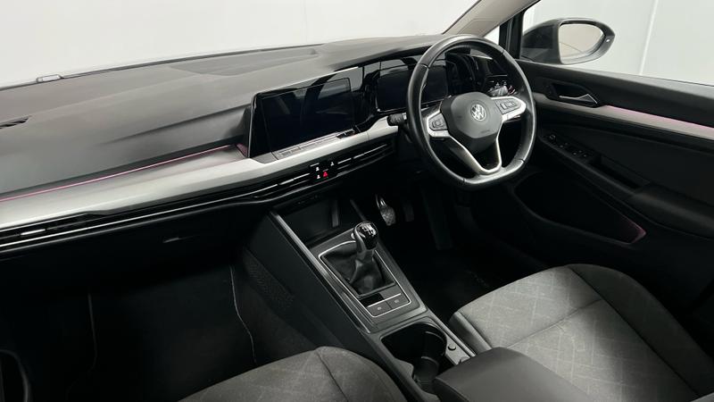 Volkswagen Golf Photo cohere-85b21176b0e36d29e991d515ec37e010bff03aab.jpg