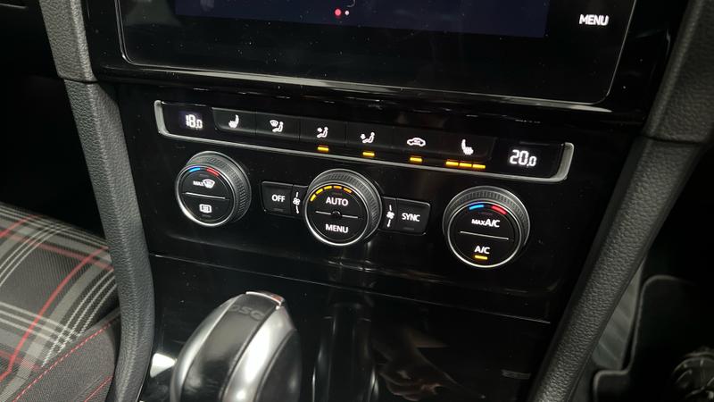 Volkswagen GOLF Photo cohere-869af67a78a03e07971f391c44f1a0eadaa81343.jpg