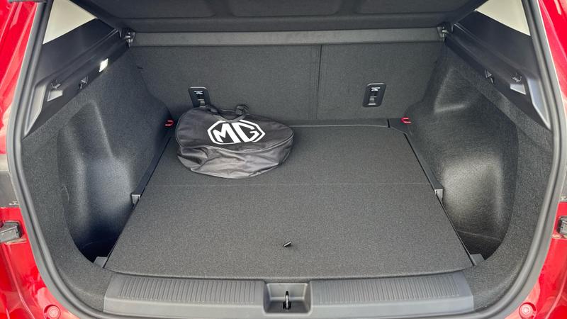 MG MGS5 Photo cohere-870559a2ff669f240d65dbeb770e0ccb37c006f4.jpg
