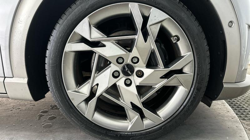 Genesis GV60 Photo cohere-886fdd328a7a2a19b4d530f6a895a8b02c4fd0b0.jpg