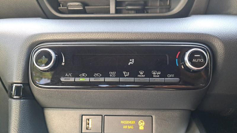 Toyota Yaris Photo cohere-88dd47da3077490b60024f2e642227c1042bef23.jpg