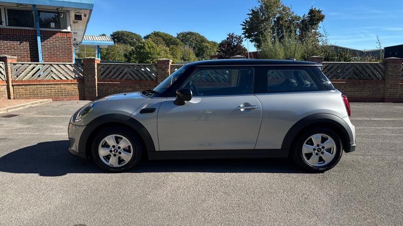 MINI Hatch Photo cohere-894874677d1d8625ccd498a1bd85ac5c1e0aa964.jpg