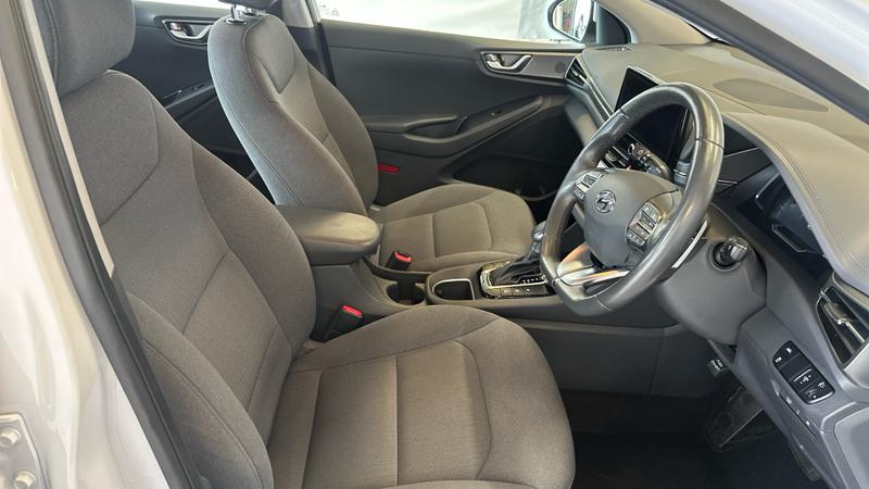 Hyundai IONIQ Photo cohere-8968b01d88657d8f18a7083b23d98822ff2a22a2.jpg