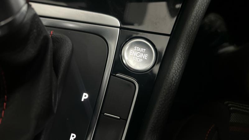 Volkswagen GOLF Photo cohere-89fba683444b500e3efb05ae9a55f25345ace3af.jpg
