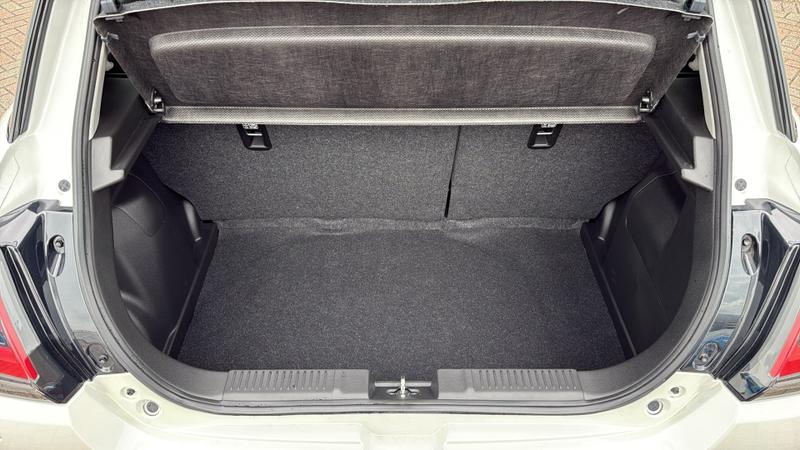 Suzuki SWIFT Photo cohere-8a3d616860d17817f875667957fc955972e1a72c.jpg