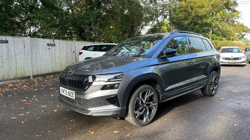 Skoda KAROQ Photo cohere-8b12c80ac6ed968d81606c0e08d093e4d3e04f6e.jpg