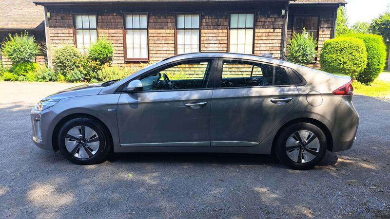 Hyundai IONIQ Photo cohere-8c423f05de7e8f918cb968e2a308360cb366cfb7.jpg