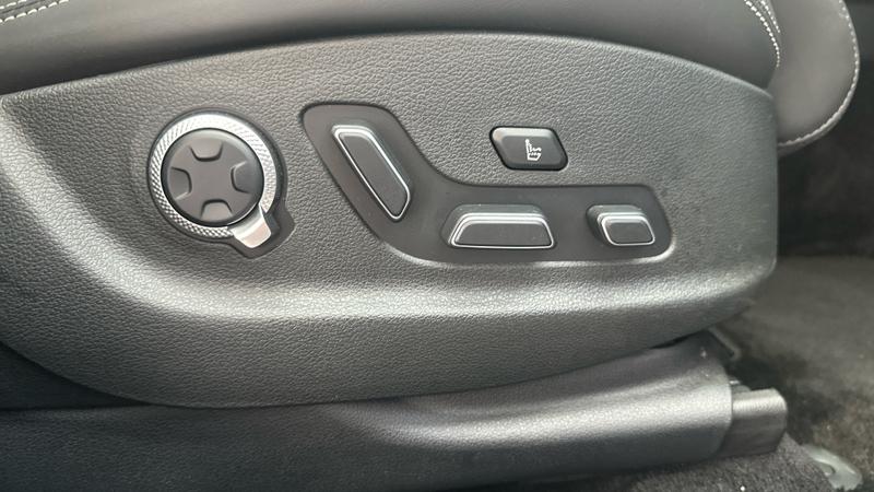 Genesis GV70 Photo cohere-8d5bab009cb453013ced26a5971df17e1ce34508.jpg