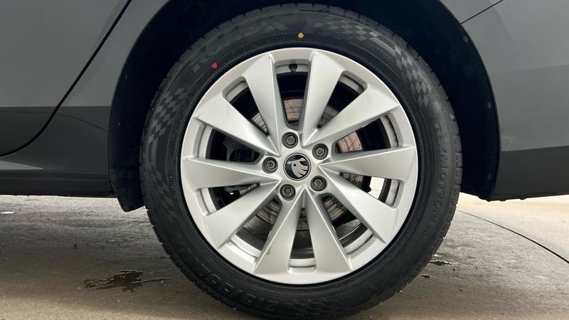 Skoda SUPERB Photo cohere-8d6674add7c618012f6b13cd3c9c0e02b332ca61.jpg