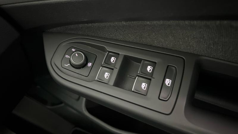 Volkswagen Golf Photo cohere-8df016efc8d11d5cb834cdb1d0ded421a3f88c80.jpg