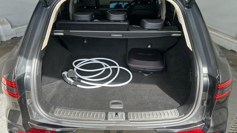 Genesis GV70 Photo cohere-8f29ad551158b24c030b473f662d2046430a2bf4.jpg