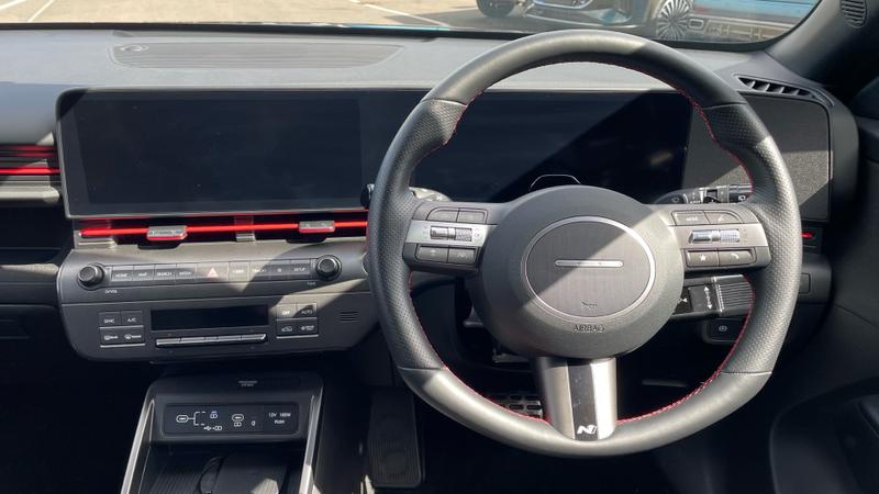 Hyundai KONA Photo cohere-9347eee10d095f8a4e834fff5a1c42a6bb20e8d8.jpg