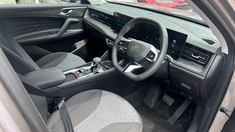 MG HS Hybrid+ Photo cohere-9361ca93449f4e191f8003d336f059a502fc934b.jpg