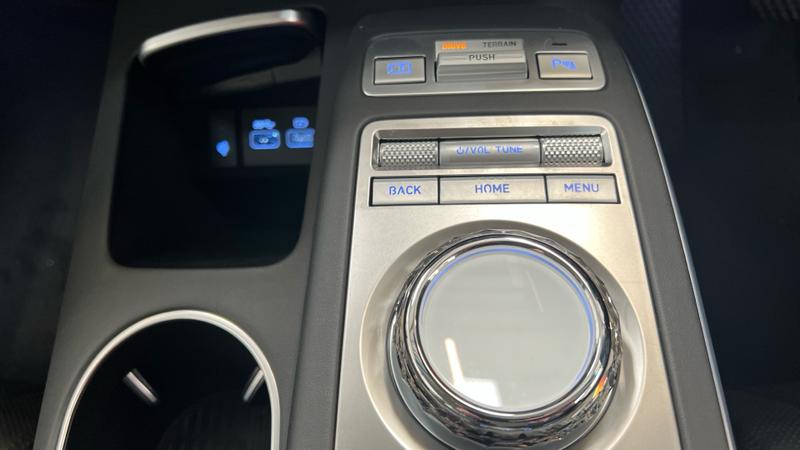 Genesis GV70 Photo cohere-93a3825ccd003f7e812c5a1736d11b3adc5a4b00.jpg