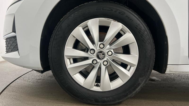Skoda OCTAVIA Photo cohere-94721b46c0077a1152b082922a11ae49344c68c7.jpg