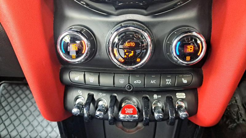 Mini Convertible Photo cohere-95970fdd4c5792877ecf3158e6f86bc638924035.jpg