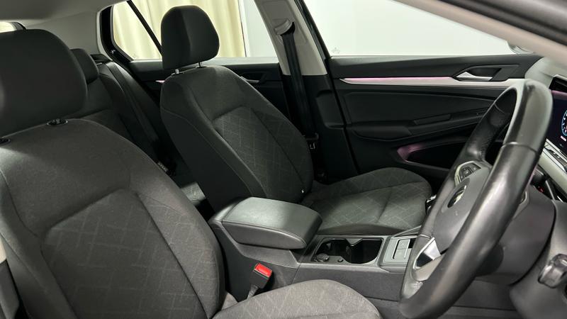 Volkswagen Golf Photo cohere-9635b8f630c17fc0f4bb1c32ee0e4b98744e41ea.jpg