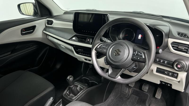 Suzuki SWIFT Photo cohere-9801a74e43ef9ac55a31bb37bb08b2b106a906f7.jpg