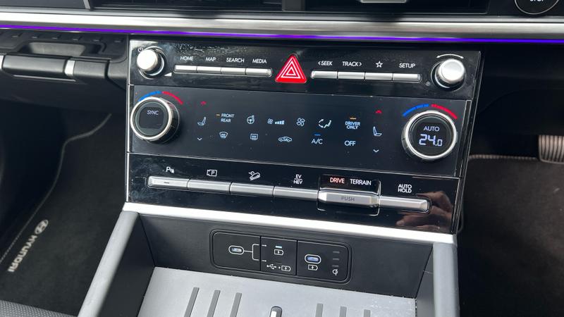 Hyundai SANTA FE Photo cohere-996208dcaa9ddc85eb7de8e4ba80452c0b72e285.jpg