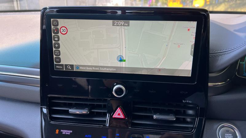 Hyundai IONIQ Photo cohere-9a2451cdb1d16ce6a8f70723ad53d43b419fe6ec.jpg