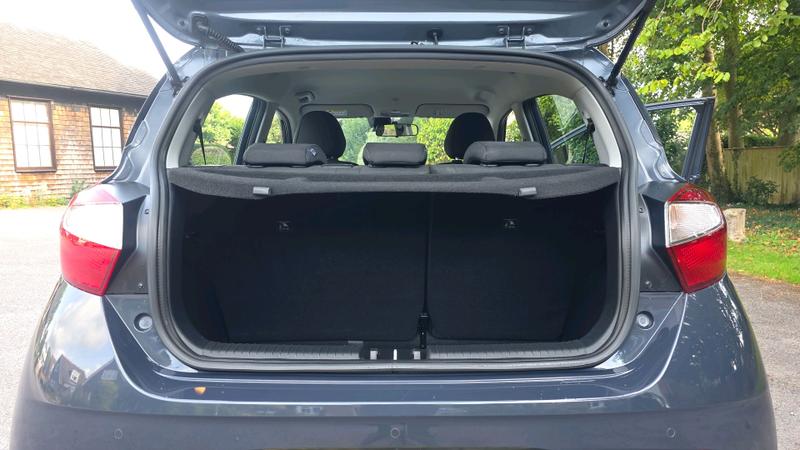 Hyundai i10 Photo cohere-9a3b9b692f273ef9307cd72ea62bb55fd087f31f.jpg
