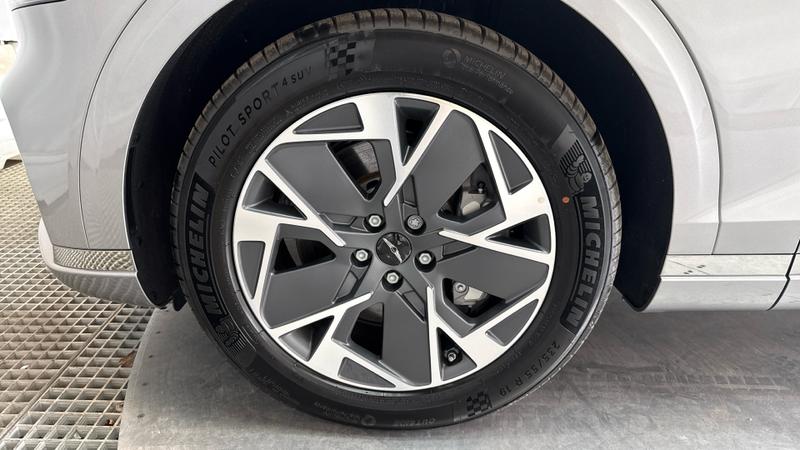 Genesis GV70 Photo cohere-9aa8358042c06bbafe9a9f34335a2fc18f5fe978.jpg