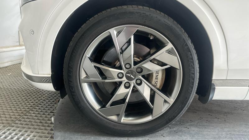 Genesis GV70 Photo cohere-9b327040911c4ff2c6157a080d7823636c017c81.jpg