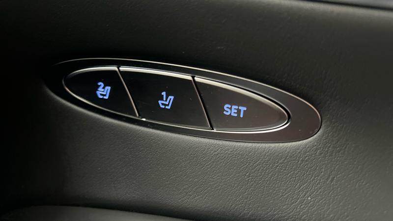 Genesis GV70 Photo cohere-9b70db9d9a79ebc732b955194c09426c30b0a9c9.jpg